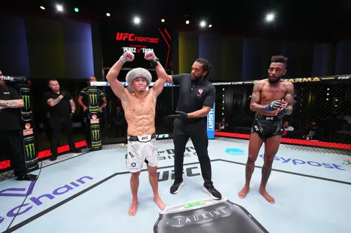 Казахстанец Алмабаев победил американца Джонсона на турнире UFC Vegas 93