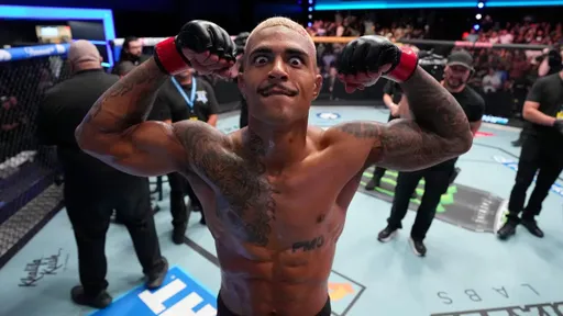 Помощник Уайта стал первым сотрудником UFC, получившим бойцовским контракт: крутая история Сэла Эверетта