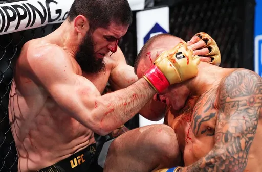 Опубликованы судейские карточки титульного боя Махачева и Порье на UFC 302