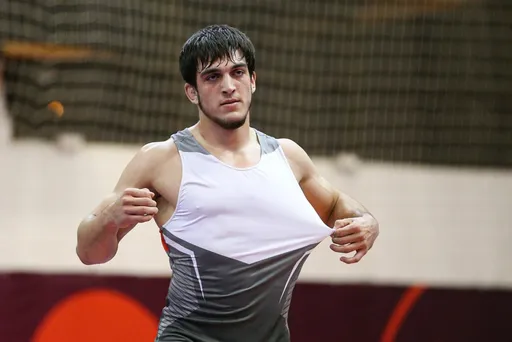 Россиянин Кадиев завоевал золотую медаль на чемпионате Европы по борьбе в Албании