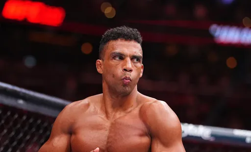 Барбоза проиграл Рибовичу на турнире UFC 330 и завершил карьеру