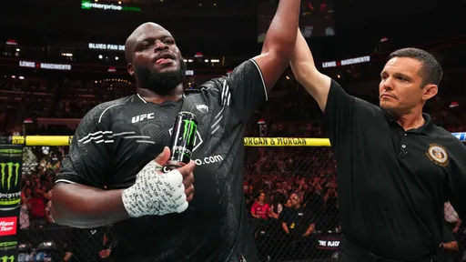Источник: Льюис проведет бой с Тейшейрой 13 июля на турнире UFC в Нэшвилле