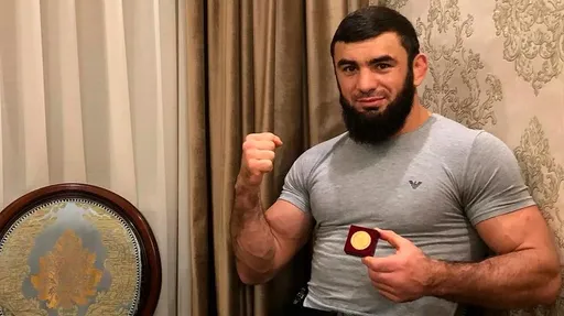 Вагаб Вагабов победил Давида Бархударяна техническим нокаутом на AMC Fight Nights 113