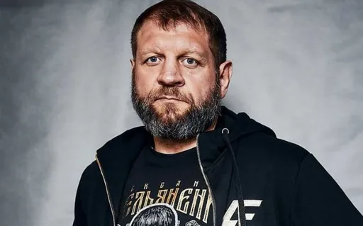 Александр Емельяненко: сейчас в ММА все на одно лицо, с бородами, выходят и прыгают в ноги как два барана