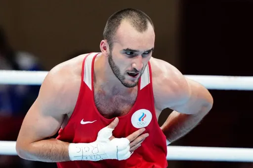Российский боксер Гаджимагомедов вышел в четвертьфинал чемпионата мира в Ташкенте