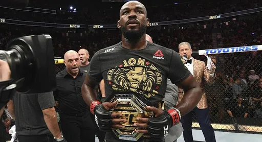 Чемпион UFC Джонс возобновил тренировки после травмы