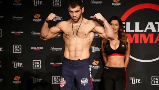 Анатолий Токов победил Мухаммада Абдуллаха техническим нокаутом на Bellator 282