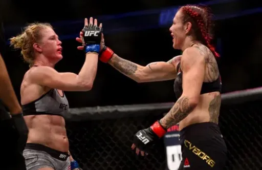 Чемпионка Bellator Сайборг предложила помощь Холм перед боем с Харрисон