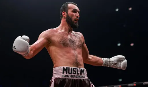 Глава IBA Кремлев вручил ключи от «Гелендвагена» чемпиону WBA Гаджимагомедову