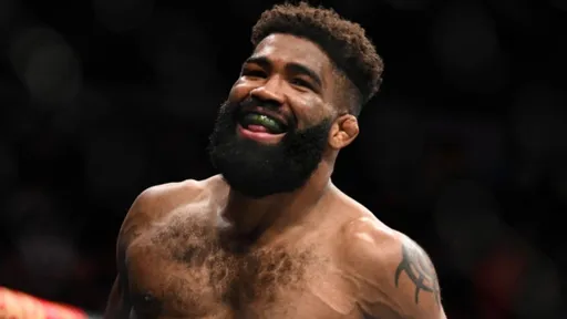 Кертис снялся с боя против Холланда на турнире UFC 307
