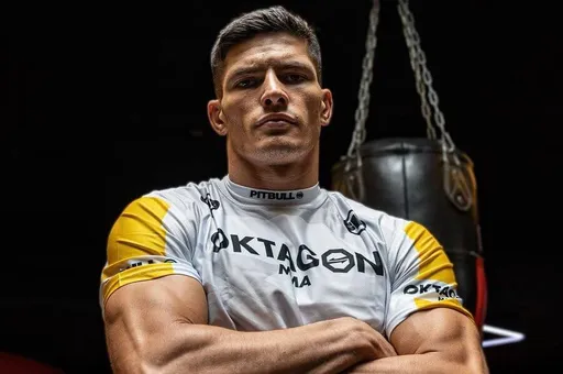 Появилось видео победы Дулатова нокаутом в бою с Фюгиттом на турнире UFC 318