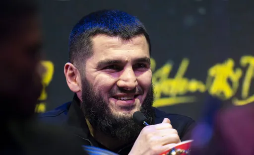 Бетербиев рассказал, почему он не смог нокаутировать Бивола в первом бою