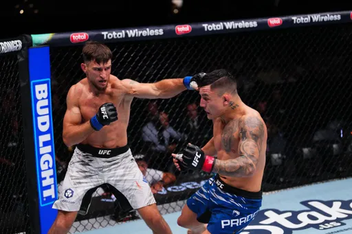 Казахстанец Веретенников победил аргентинца Прадо на турнире UFC 318