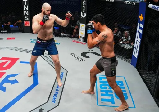 Гольцов победил Феррейру нокаутом в первом раунде на PFL 3
