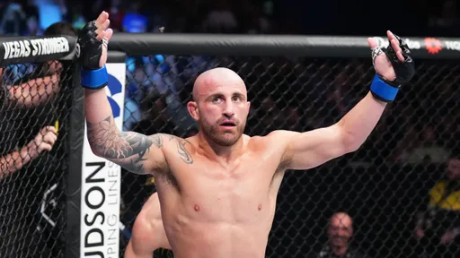 Игрок НБА Мюррей провел тренировку с экс-чемпионом UFC Волкановски