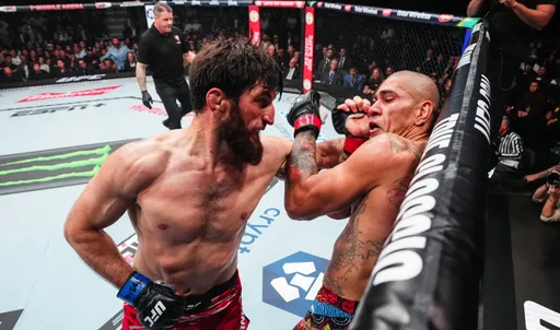 Чемпион UFC Анкалаев считает, что Перейра мог жульничать во время их первого боя