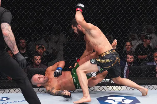 Боевая неделя: чемпионство Махачева, прекрасное выступление россиян на UFC 294 и закрытие Bellator