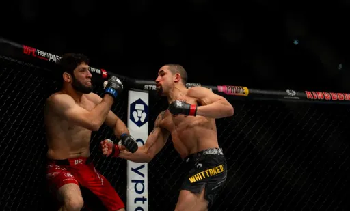 Уиттакер будет страховать титульный бой Адесаньи и Дю Плесси на UFC 305