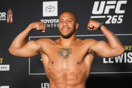 Боец UFC Ган удостоен чести пронести олимпийский огонь