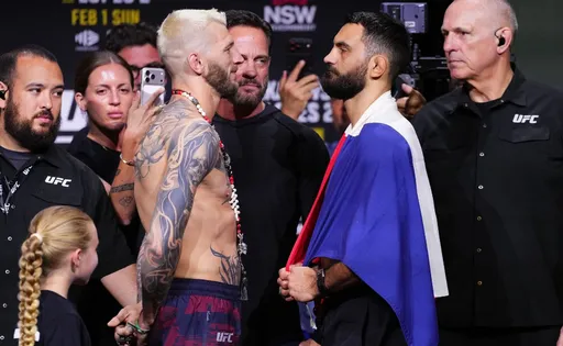 Сен-Дени нокаутировал Хукера в со-главном событии турнира UFC 325
