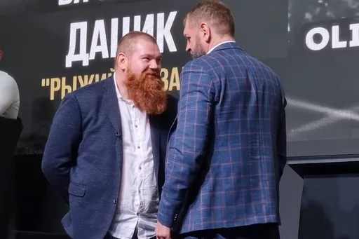 ВИДЕО: Емельяненко ударил Дацика кулаком на дуэли взглядов