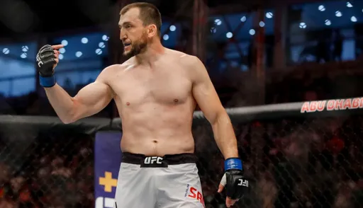 Россиянин Салихов нокаутировал китайца на турнире UFC Fight Night 248