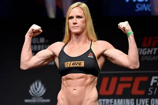 Экс-чемпионка UFC Холм: следующей обладательницей пояса в легчайшем весе стану я