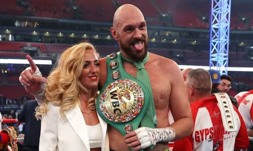 Чемпион WBC Фьюри стал отцом в седьмой раз