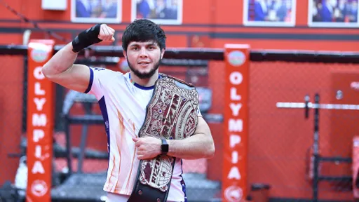 Тофик Мусаев нокаутировал Сидни Аутлоу на Bellator 283