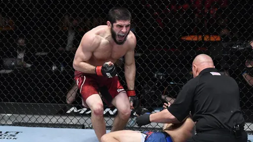 Перспективы Махачева в полусреднем весе в опасности? В UFC заговорили об отмене двойных чемпионов