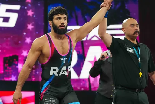 Царукян готов провести бой с Евлоевым за титул UFC в полулегком весе