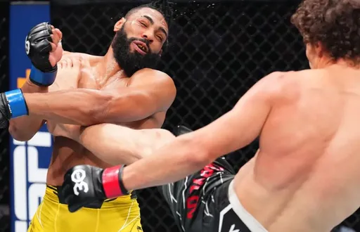 Копылов нокаутировал Рибейро во втором раунде на UFC 291