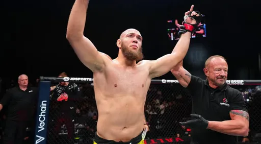 Тренер Уокера назвал сроки восстановления Вальтера после перелома ноги на UFC 321