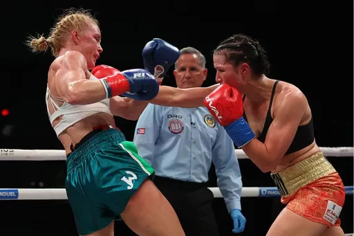 Холм не смогла стать чемпионкой WBA, уступив Хан в реванше