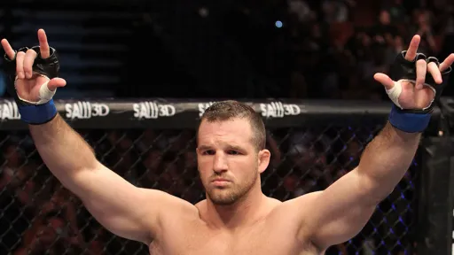 Победивший Джонса глухой экс-боец UFC Хэмилл обрел слух