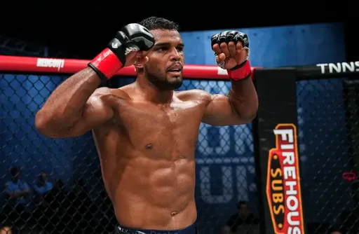 Маноэль Соуза подал в суд на PFL после того, как лига запретила ему выступить на Dana White’s Contender Series