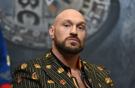 Промоутер Усика призвал лишить Фьюри титула WBC