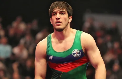 Россиянин Кадиев уступил иранцу Гасемпуру в четвертьфинале ЧМ по вольной борьбе