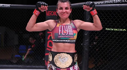 Чемпионка Invicta FC Карина Родригес подписала контракт с Bellator