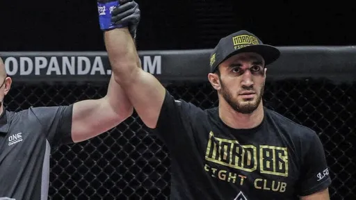 Россиянин Исаев победил итальянца Фаркаса на ONE Fight Night 18