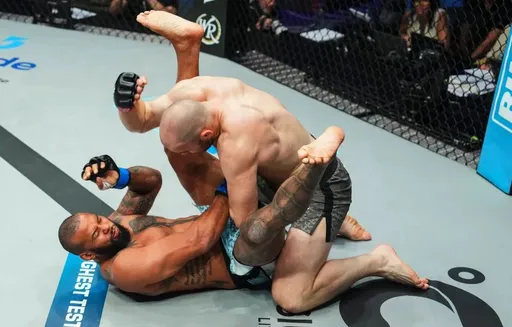 Гольцов нокаутировал Сантоса на турнире PFL 4