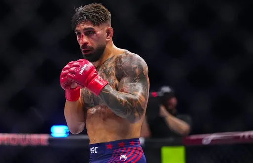Экс-боец UFC Магомедов: Топурия либо вернется сломленным, либо станет монстром