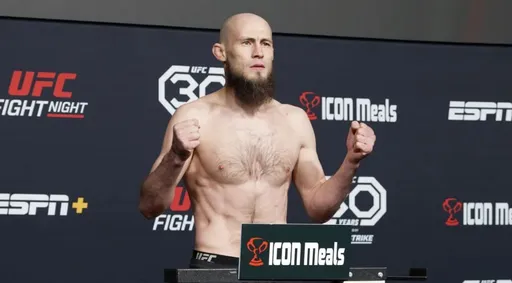 Фахретдинов заявил, что готов отказаться от чемпионского пояса UFC за 5 миллионов долларов за бой