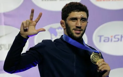 Олимпийский чемпион Сидаков победил иранца на турнире PWL 7