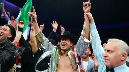 Рамирес победил Дортикоса и защитил титулы WBA и WBO