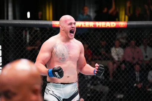 Спивак победил Сакаи техническим нокаутом на UFC Vegas 59