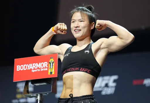 Чемпионка UFC Жанг встретилась в спортзале с Шакилом О’Нилом