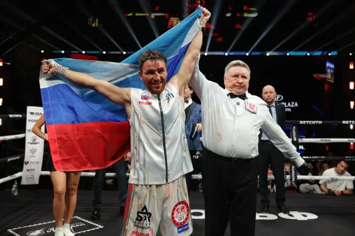 Субханкулов нокаутировал Усмонова и стал претендентом на титул IBF