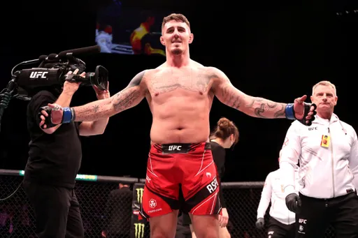 Временный чемпион UFC Аспиналл считает, что Фьюри победит Усика