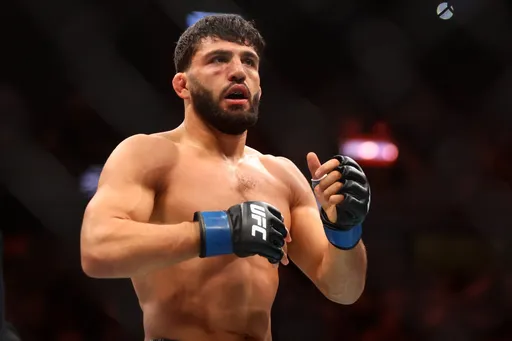 Хукер считает, что бойцы UFC в легком весе избегают Царукяна